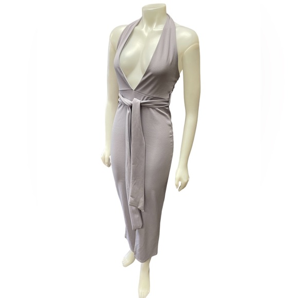Missguided Dresses & Skirts - NWT Misssguided Plunge Tie Waist Halter Maxi Dress Size 4